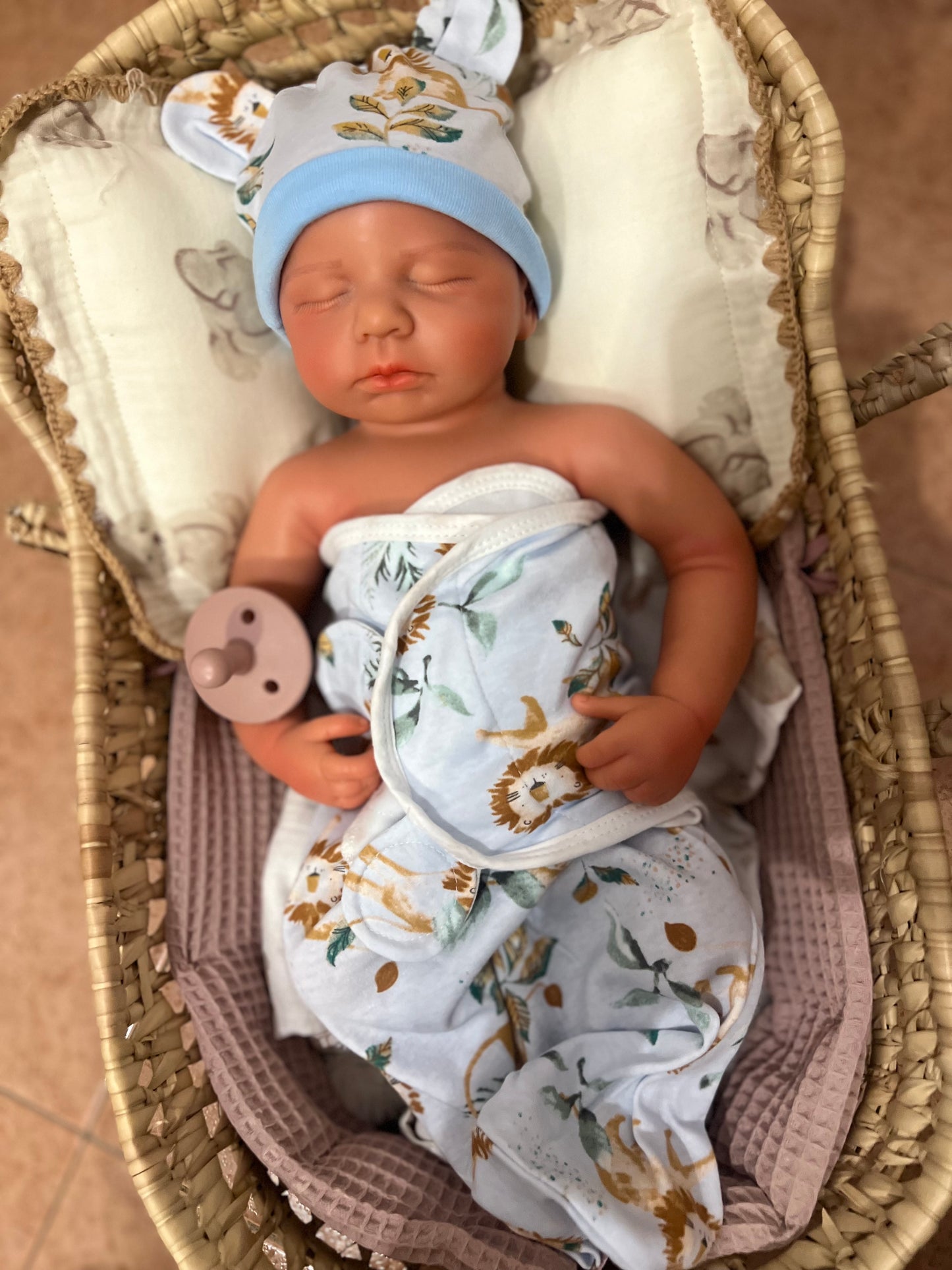 Lou Lou NIÑO de silicona de platino completa calvo