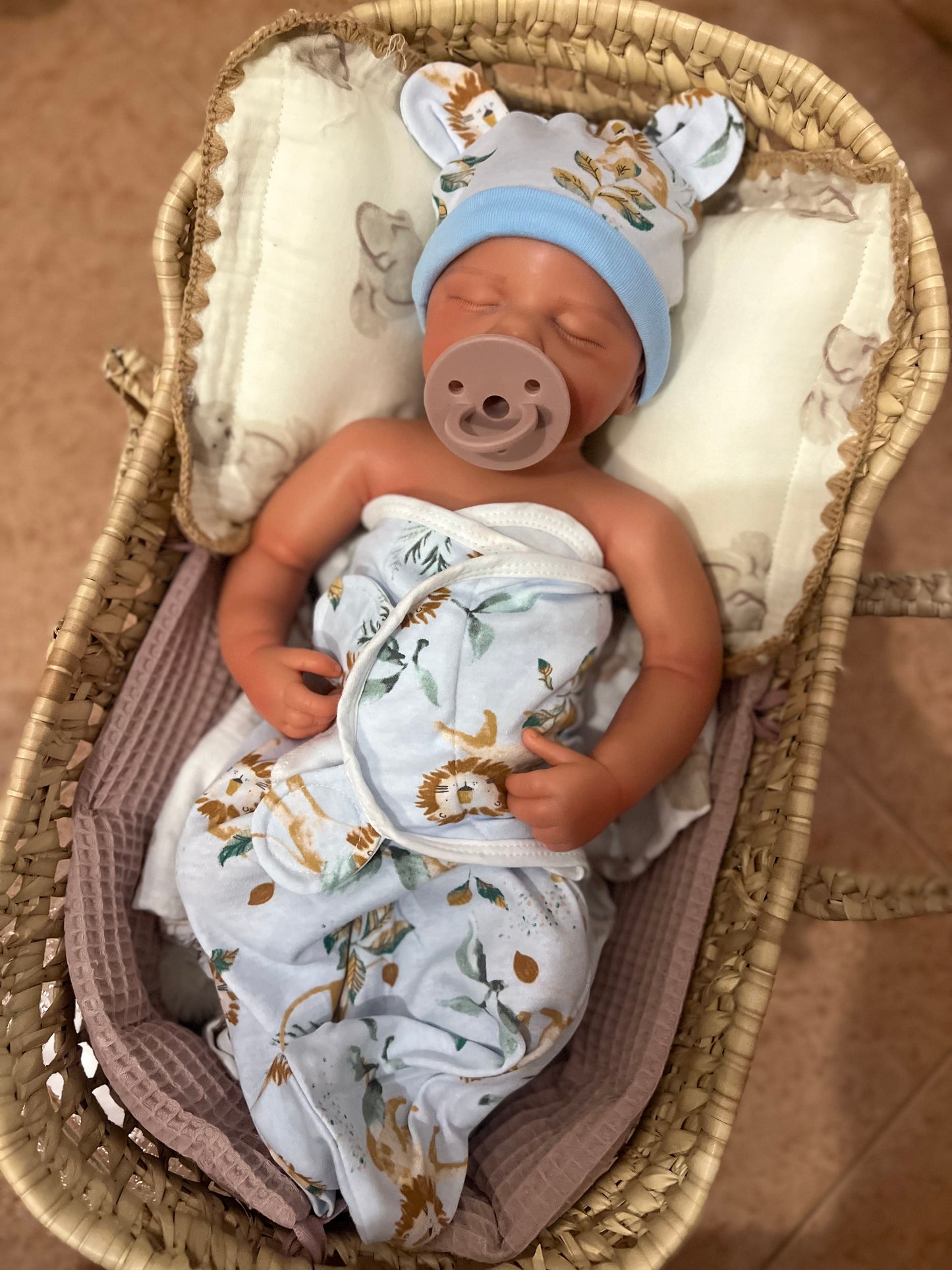 Lou Lou NIÑO de silicona de platino completa calvo