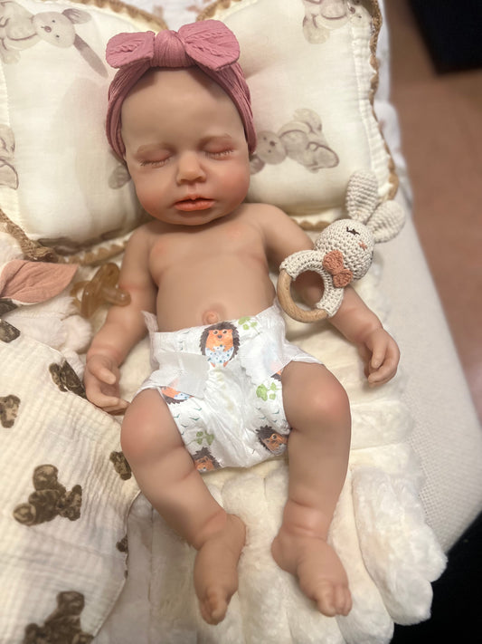 Muñeca Laia de silicona completa de platino calva