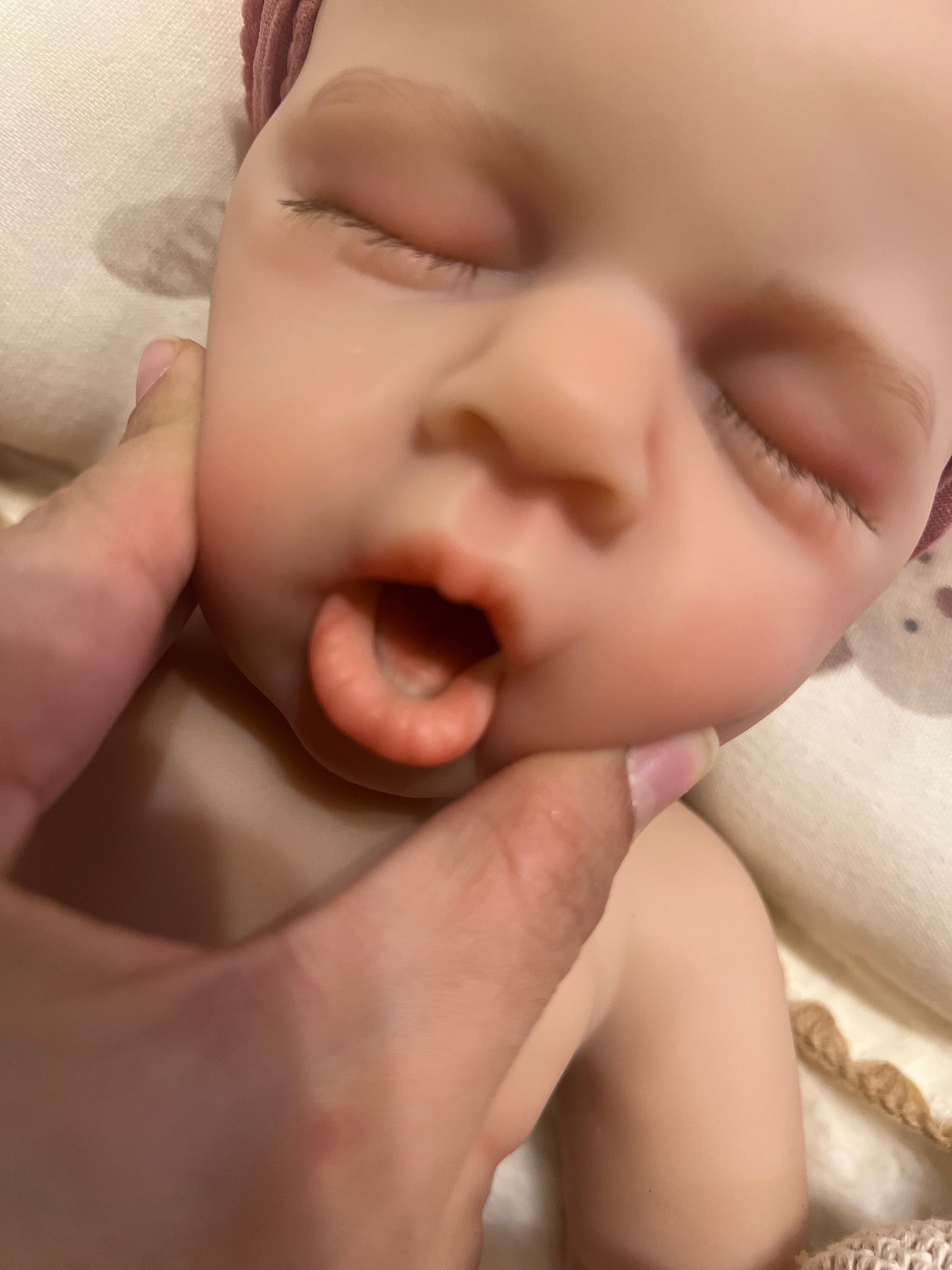 Muñeca Laia de silicona completa de platino calva